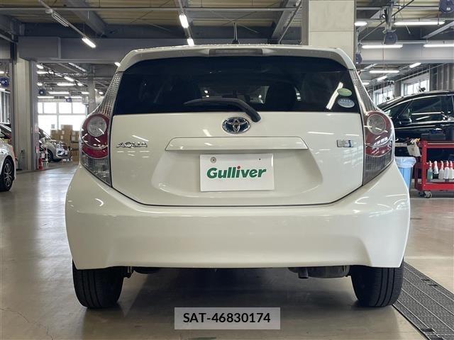 Toyota AQUA 2013 8705819-19