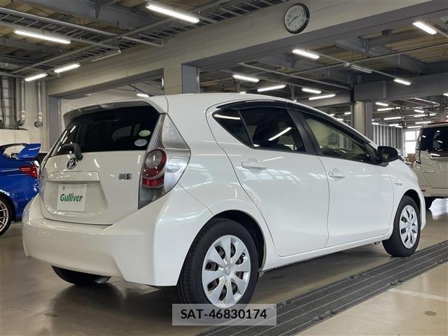 Toyota AQUA 2013 8705819-21