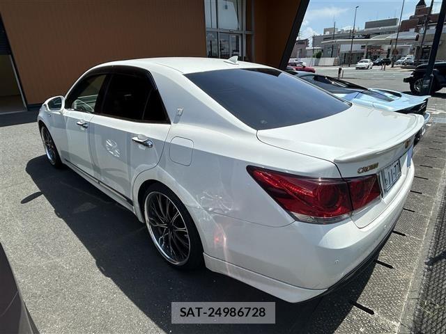 Toyota CROWN 2013 8680584-1