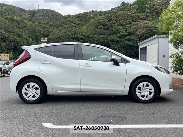 Toyota AQUA 2023 8948915-13