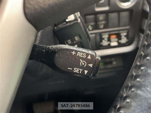 Toyota NOAH 2017 8683588-9