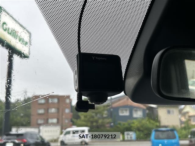 Toyota NOAH 2022 8683589-2
