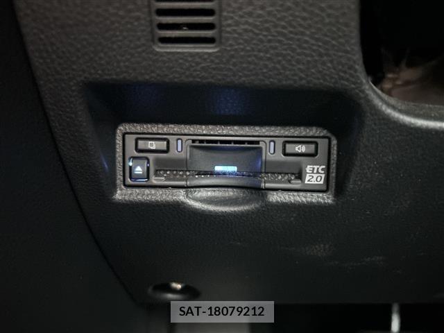 Toyota NOAH 2022 8683589-21