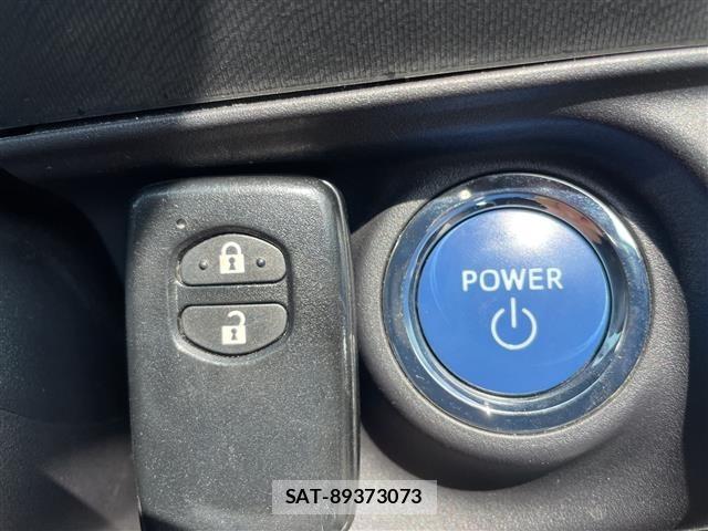 Toyota AQUA 2012 8705822-9