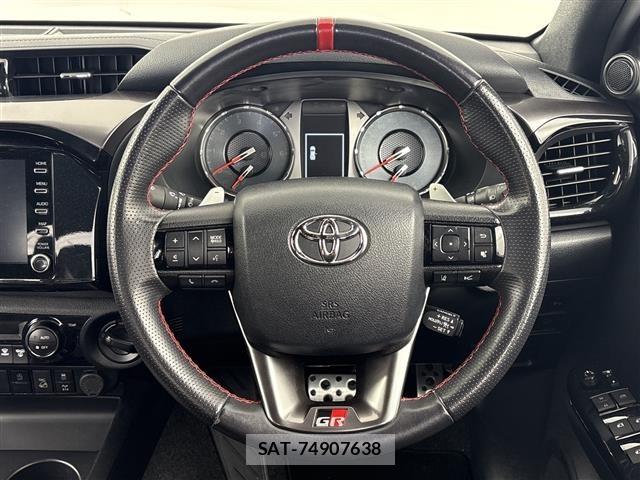 Toyota HILUX 2022 8682903-4