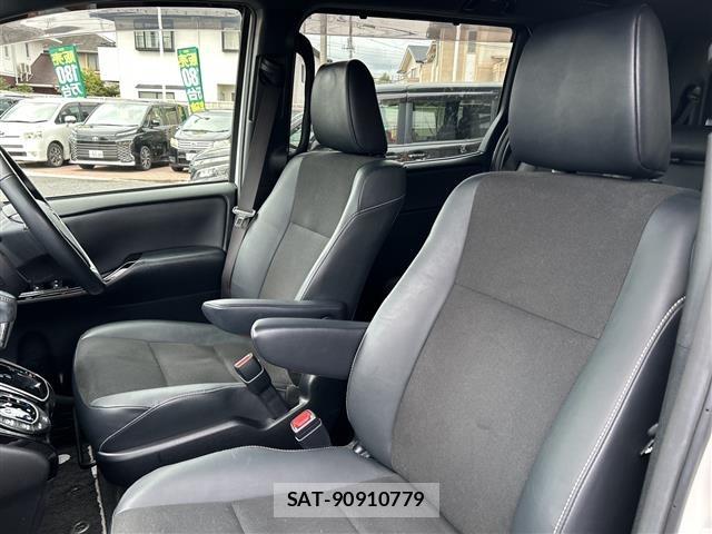 Toyota NOAH 2018 8683602-1