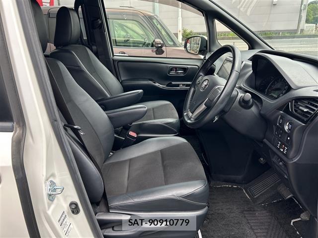 Toyota NOAH 2018 8683602-18