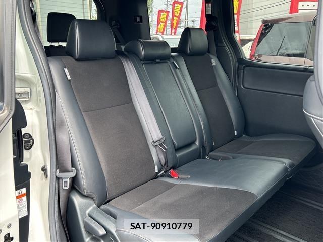 Toyota NOAH 2018 8683602-3