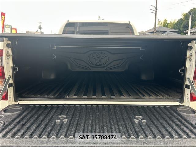Toyota HILUX 2023 8682905-6