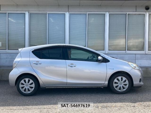 Toyota AQUA 2014 8949387-3