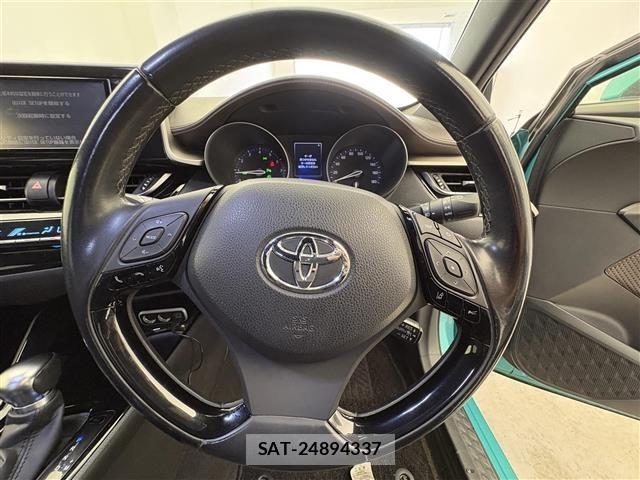 Toyota C-HR 2016 8724201-3