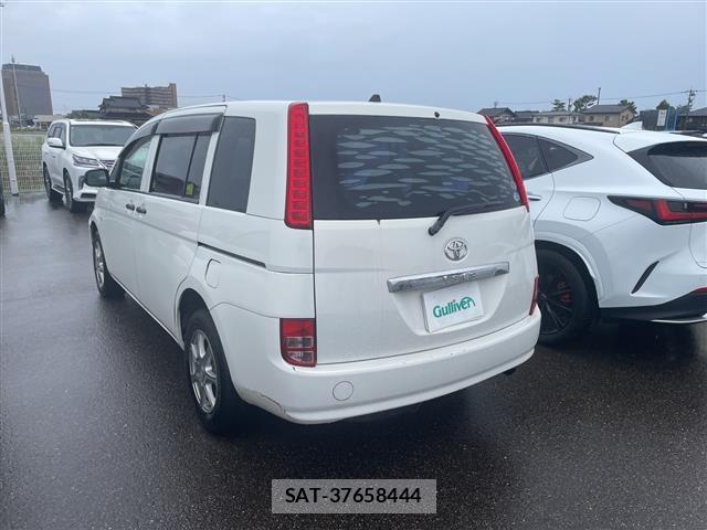 Toyota ISIS 2005 8707667-1