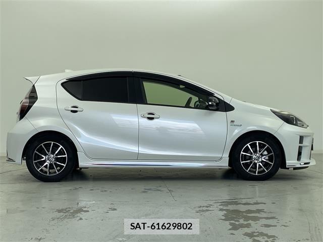 Toyota AQUA 2018 8705832-2