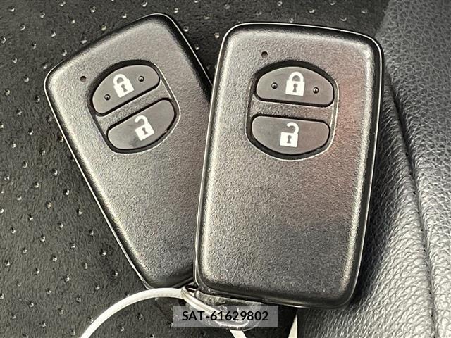Toyota AQUA 2018 8705832-3