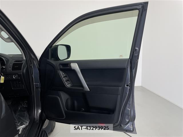 Toyota LAND CRUISER PRADO 2015 8692355-6