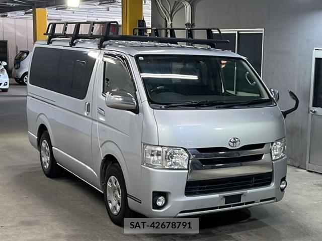 Toyota HIACE VAN 2017 8697549-4