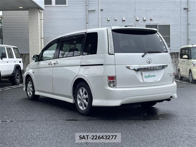 Toyota ISIS 2011 8707672-13