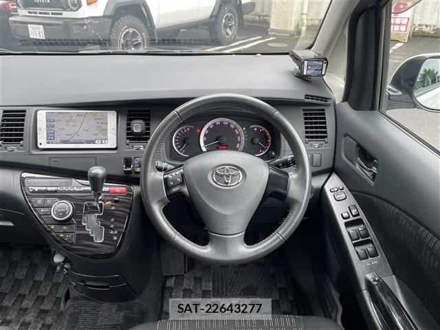 Toyota ISIS 2011 8707672-14