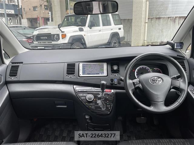 Toyota ISIS 2011 8707672-15