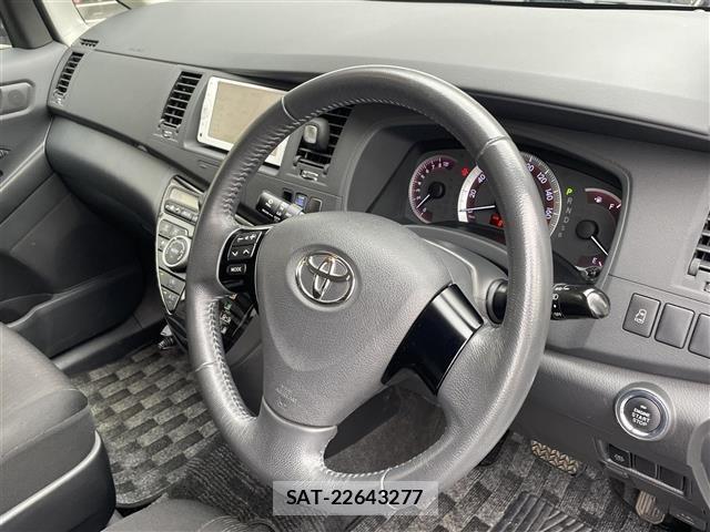 Toyota ISIS 2011 8707672-16