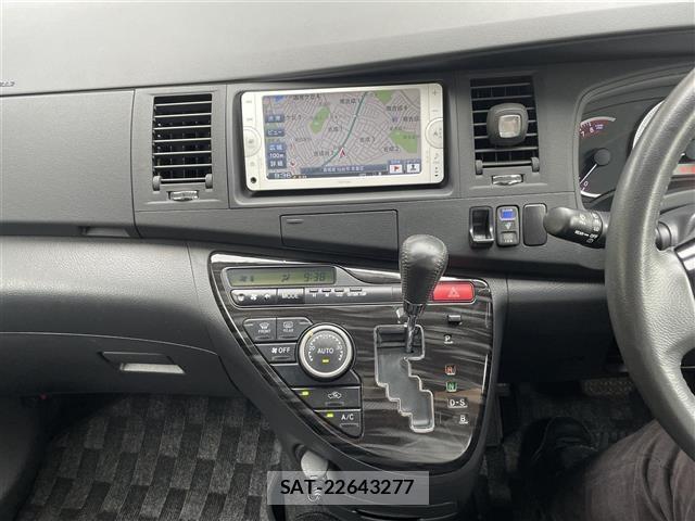 Toyota ISIS 2011 8707672-18