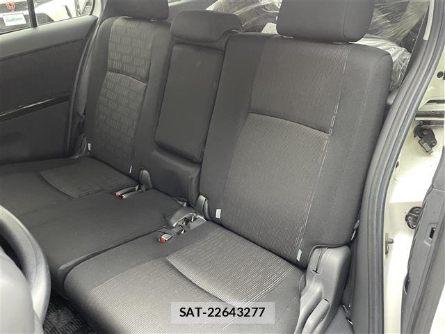 Toyota ISIS 2011 8707672-20