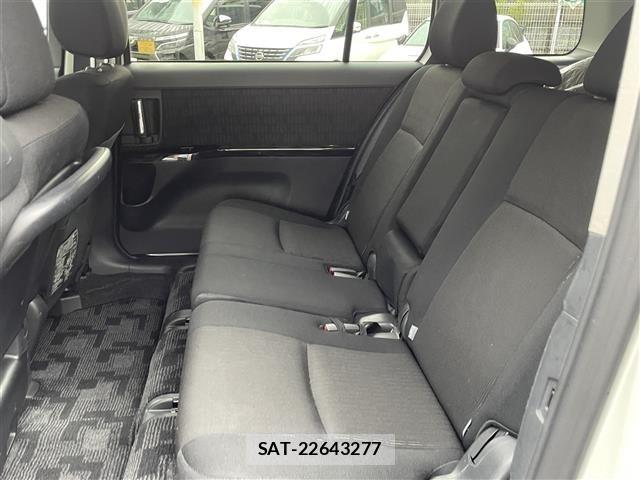 Toyota ISIS 2011 8707672-22