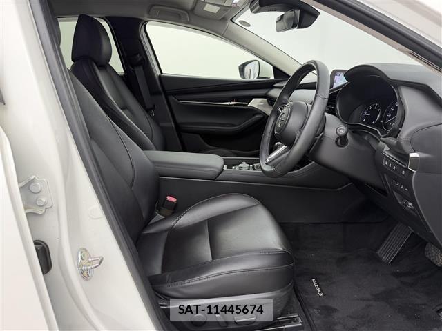 Mazda MAZDA3 2019 8710127-10