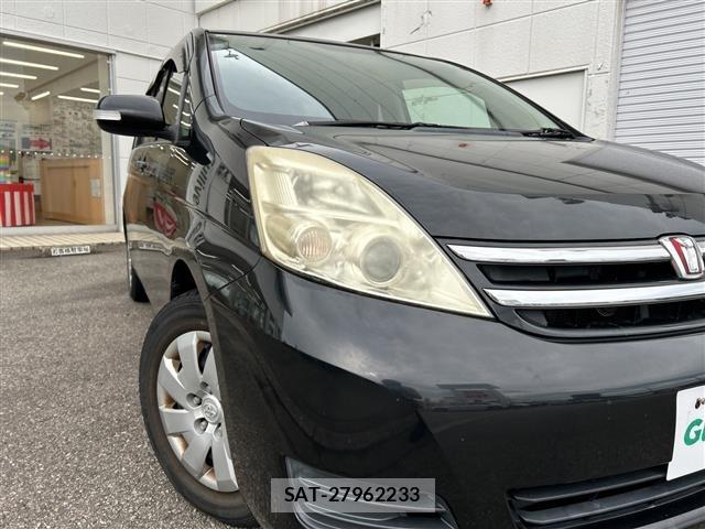 Toyota ISIS 2009 8787798-11