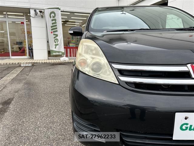 Toyota ISIS 2009 8787798-12