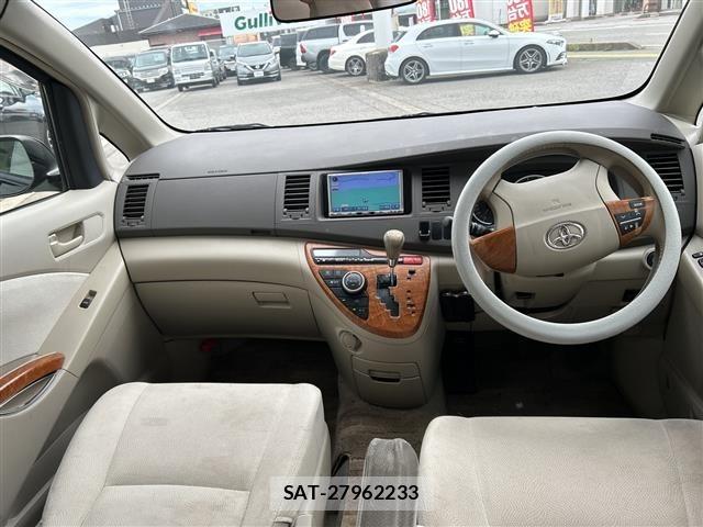 Toyota ISIS 2009 8787798-15