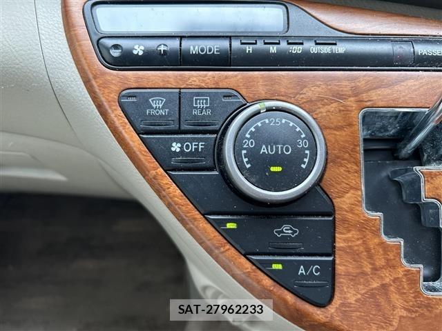 Toyota ISIS 2009 8787798-3