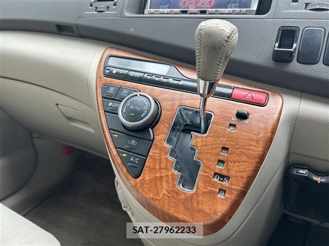 Toyota ISIS 2009 8787798-5