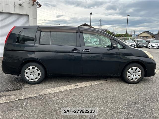 Toyota ISIS 2009 8787798-6