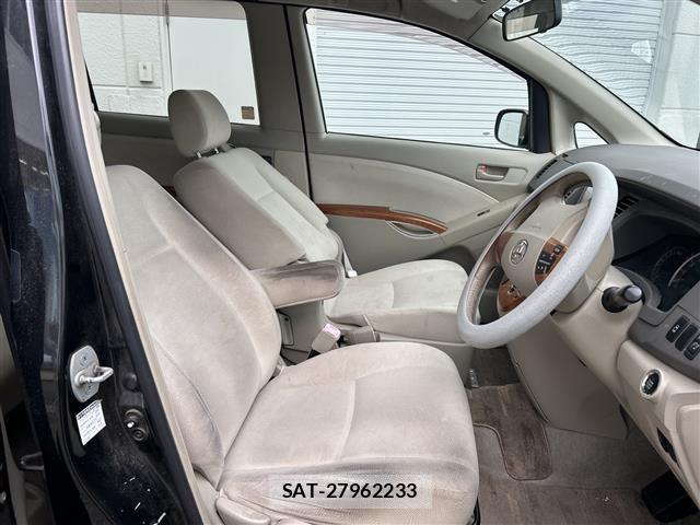 Toyota ISIS 2009 8787798-7