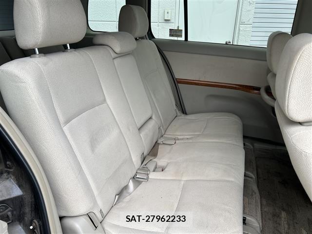 Toyota ISIS 2009 8787798-9