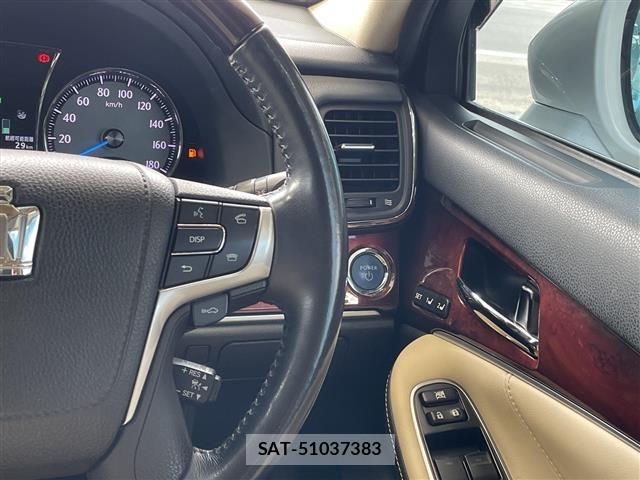 Toyota CROWN MAJESTA 2013 8784767-1