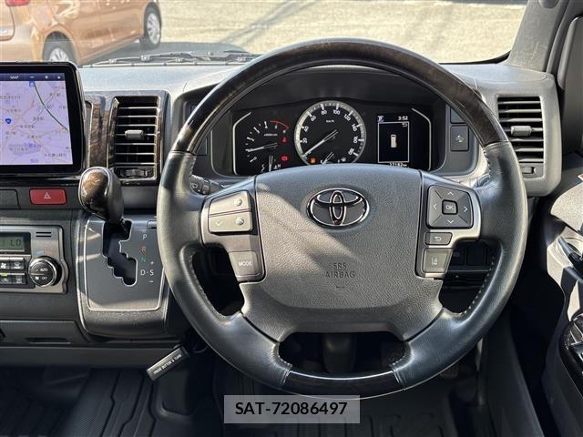 Toyota HIACE VAN 2025 8698157-3