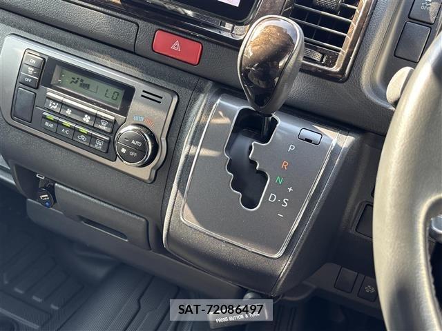 Toyota HIACE VAN 2025 8698157-6