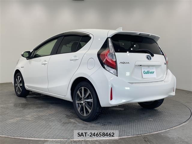 Toyota AQUA 2017 8705847-13