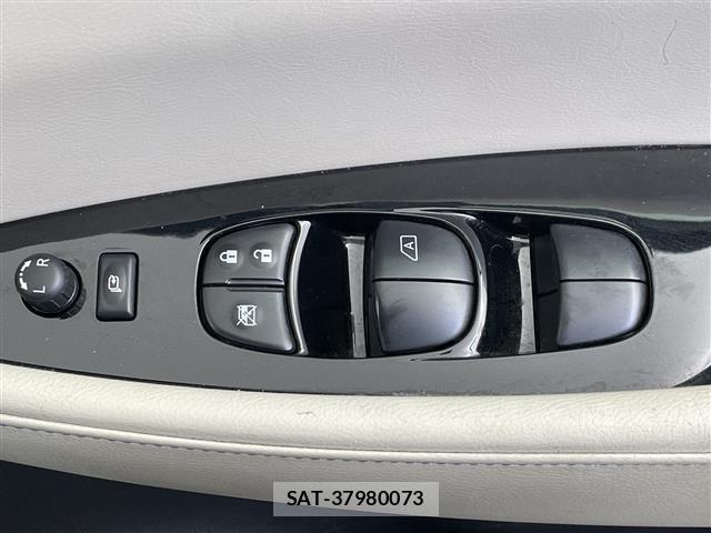 Nissan LEAF 2021 8748183-2