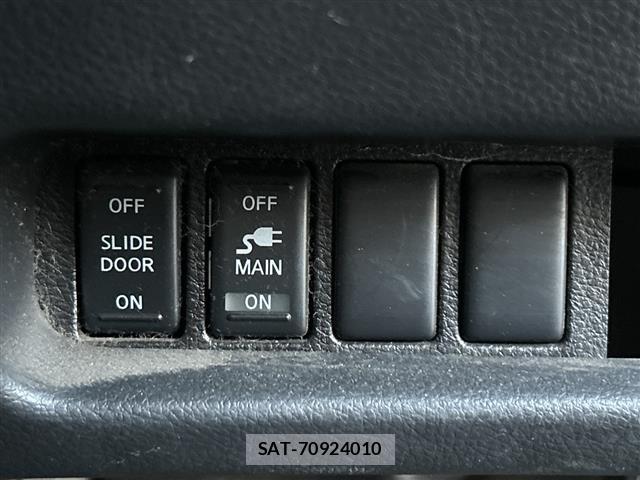 Nissan ELGRAND 2006 8709690-4