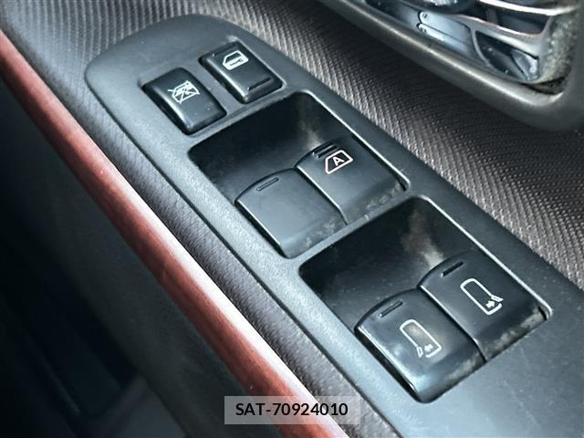 Nissan ELGRAND 2006 8709690-6