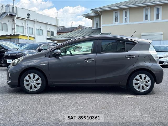 Toyota AQUA 2013 8705848-3