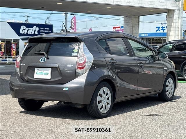 Toyota AQUA 2013 8705848-9