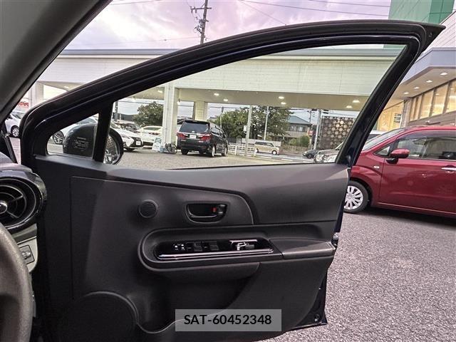 Toyota AQUA 2016 8705857-4