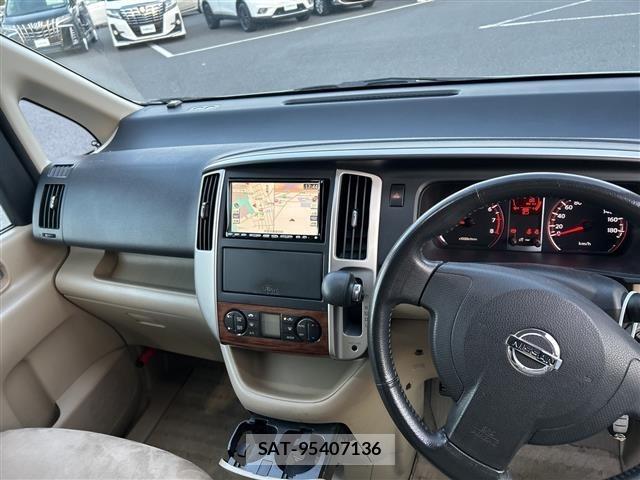 Nissan SERENA 2009 8928221-1