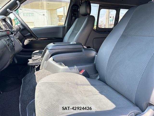 Toyota HIACE VAN 2019 8698159-1