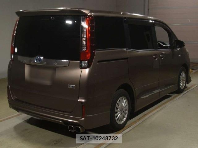 Toyota NOAH 2014 8862389-1