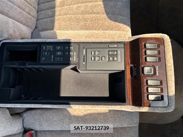 Toyota CROWN MAJESTA 1992 8939701-1